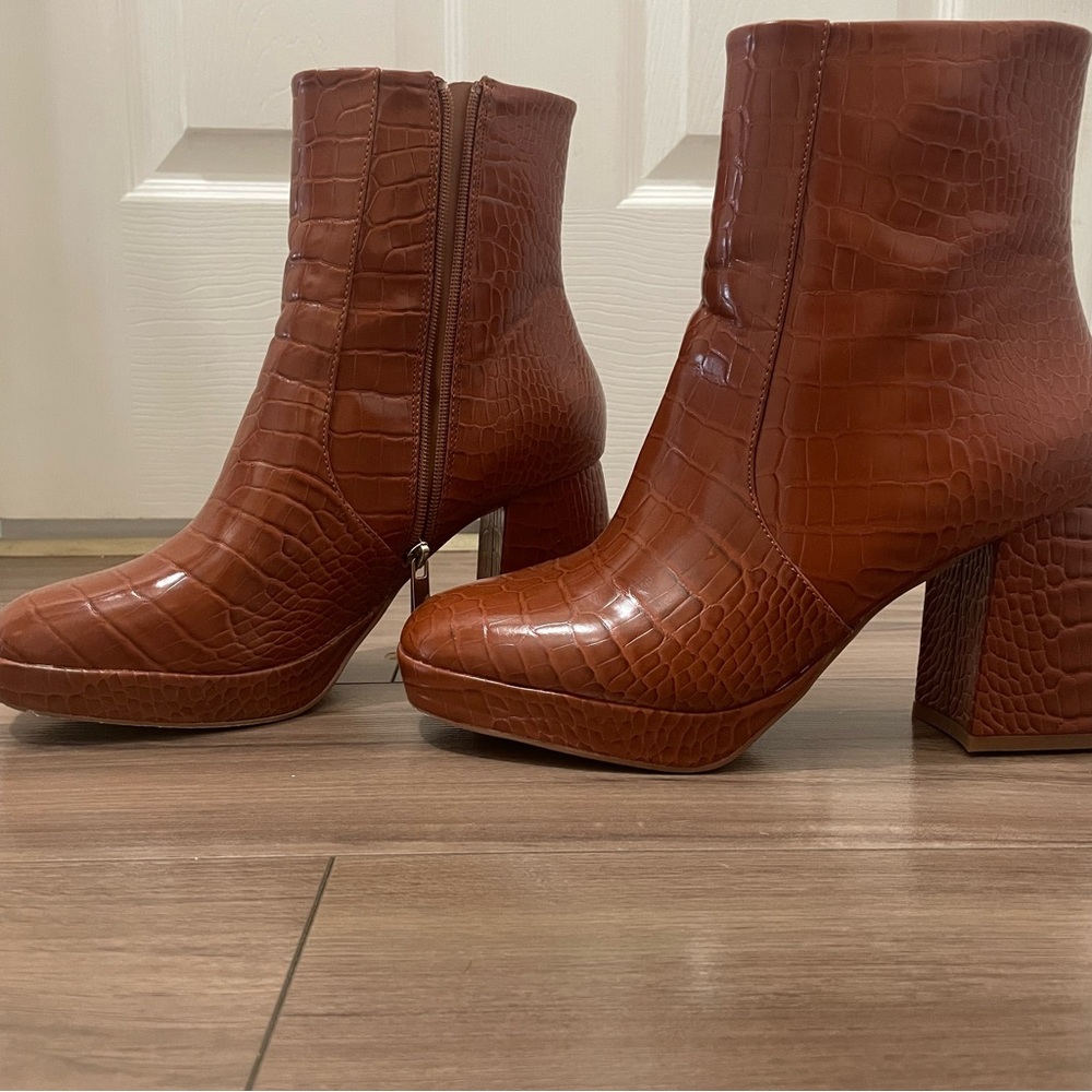 Women’s Croc-Embossed Brown Platform Ankle Boots
